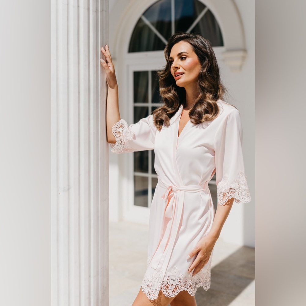 Le Rose Chiara Lace Trim Robe in Soft Pink